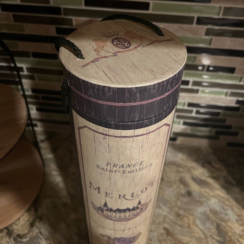 Decorative Saint-Emilion French Wine Box 🍷 - Picture 2 of 5